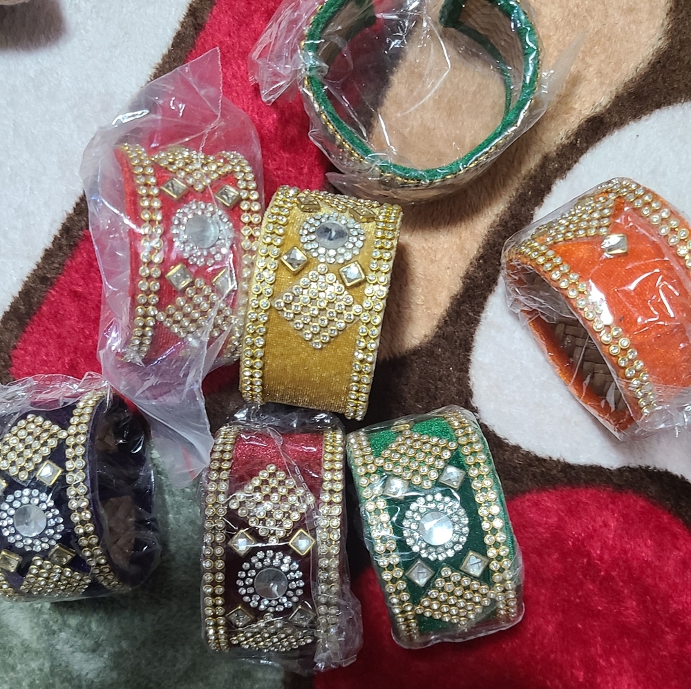 Bangles / bracelet